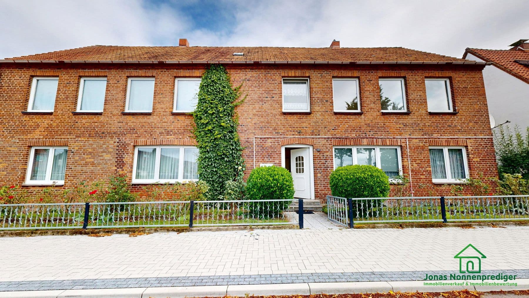 Prodej domu 296 m², pozemek 964 m², Gadebuscher Straße 136, Schwerin, Mecklenburg-Vorpommern Prodej domu 296 m², pozemek 964 m², Gadebuscher Straße 136, Schwerin, Mecklenburg-Vorpommern
