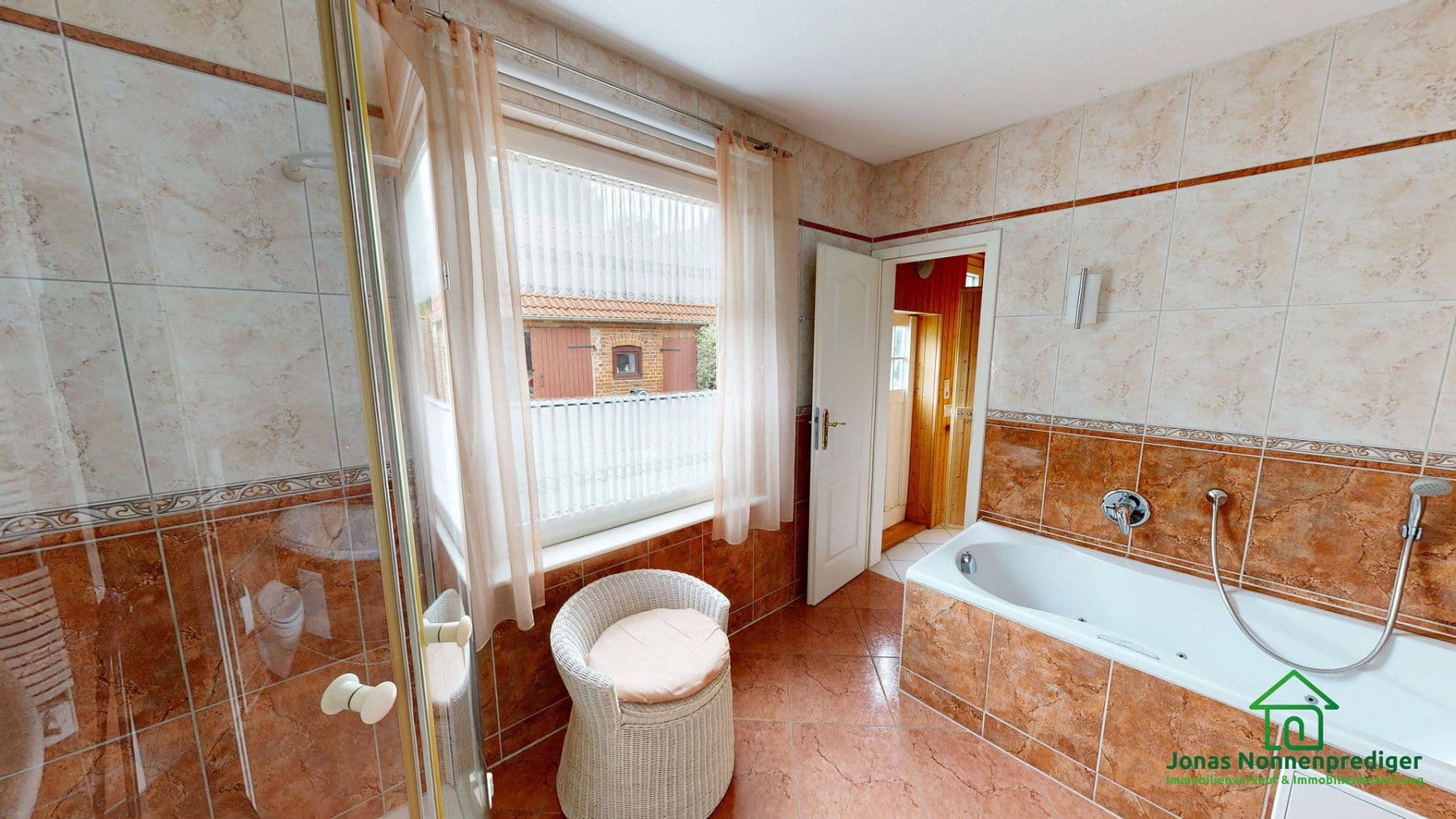 Prodej domu 296 m², pozemek 964 m², Gadebuscher Straße 136, Schwerin, Mecklenburg-Vorpommern Prodej domu 296 m², pozemek 964 m², Gadebuscher Straße 136, Schwerin, Mecklenburg-Vorpommern