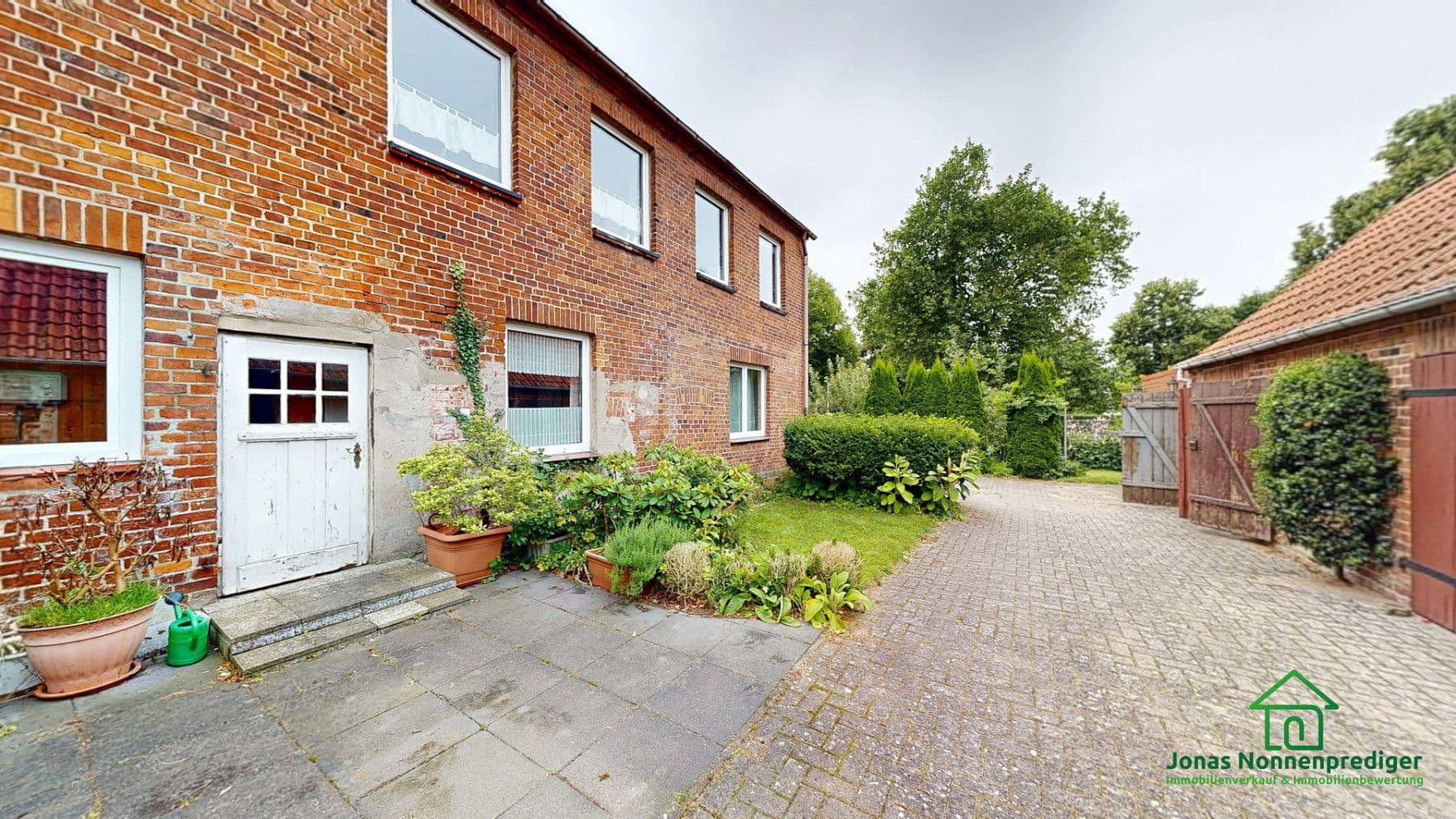 Prodej domu 296 m², pozemek 964 m², Gadebuscher Straße 136, Schwerin, Mecklenburg-Vorpommern Prodej domu 296 m², pozemek 964 m², Gadebuscher Straße 136, Schwerin, Mecklenburg-Vorpommern