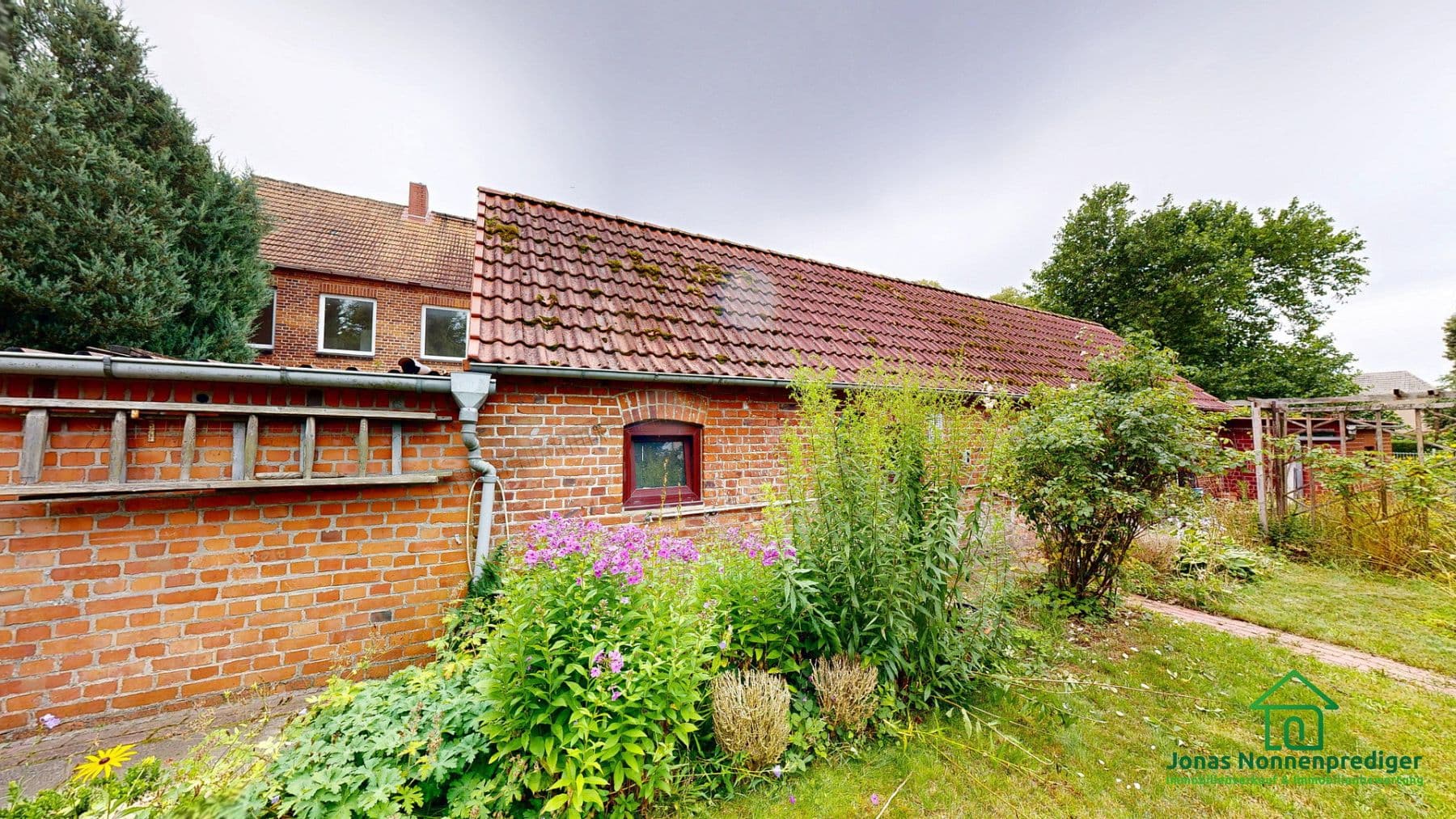 Prodej domu 296 m², pozemek 964 m², Gadebuscher Straße 136, Schwerin, Mecklenburg-Vorpommern Prodej domu 296 m², pozemek 964 m², Gadebuscher Straße 136, Schwerin, Mecklenburg-Vorpommern