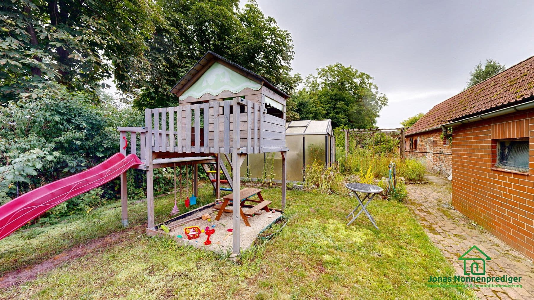 Prodej domu 296 m², pozemek 964 m², Gadebuscher Straße 136, Schwerin, Mecklenburg-Vorpommern Prodej domu 296 m², pozemek 964 m², Gadebuscher Straße 136, Schwerin, Mecklenburg-Vorpommern
