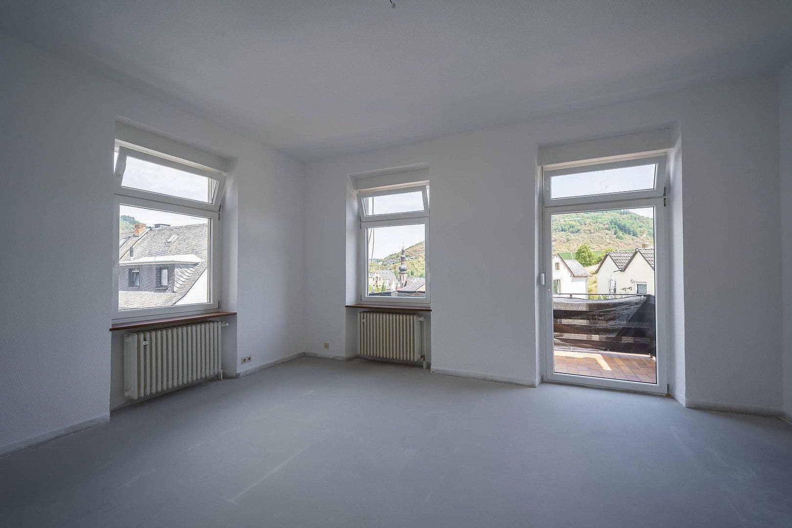 Prodej domu 262 m², pozemek 376 m², In der Märtschelt 8, Cochem, Porýní-Falc Prodej domu 262 m², pozemek 376 m², In der Märtschelt 8, Cochem, Porýní-Falc