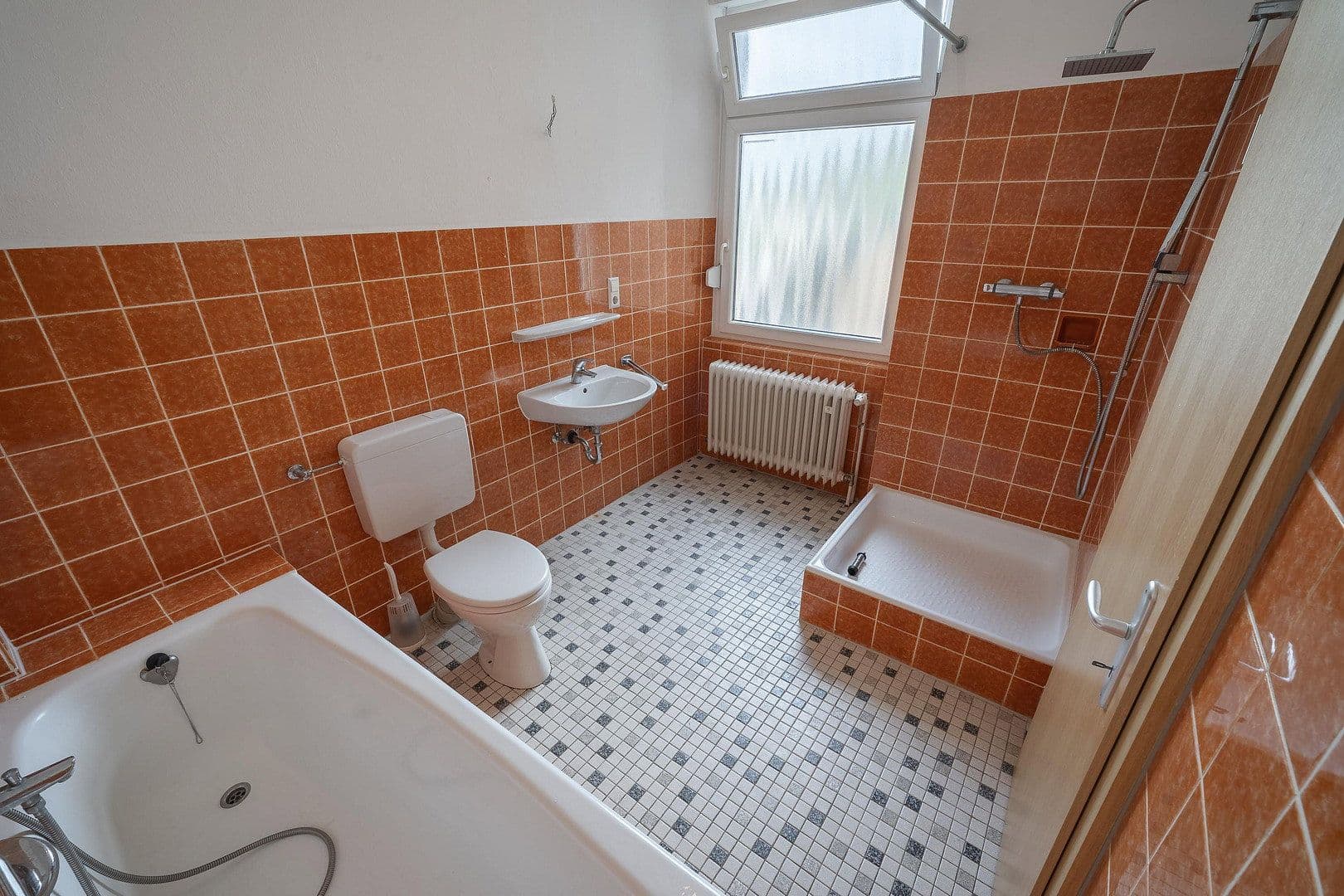 Prodej domu 262 m², pozemek 376 m², In der Märtschelt 8, Cochem, Porýní-Falc Prodej domu 262 m², pozemek 376 m², In der Märtschelt 8, Cochem, Porýní-Falc