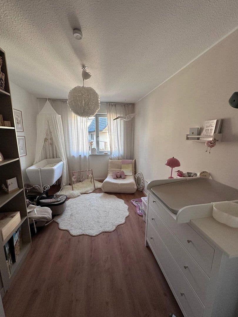 Pronájem bytu 3+1 78 m², Flörsheim, Hessen Pronájem bytu 3+1 78 m², Flörsheim, Hessen