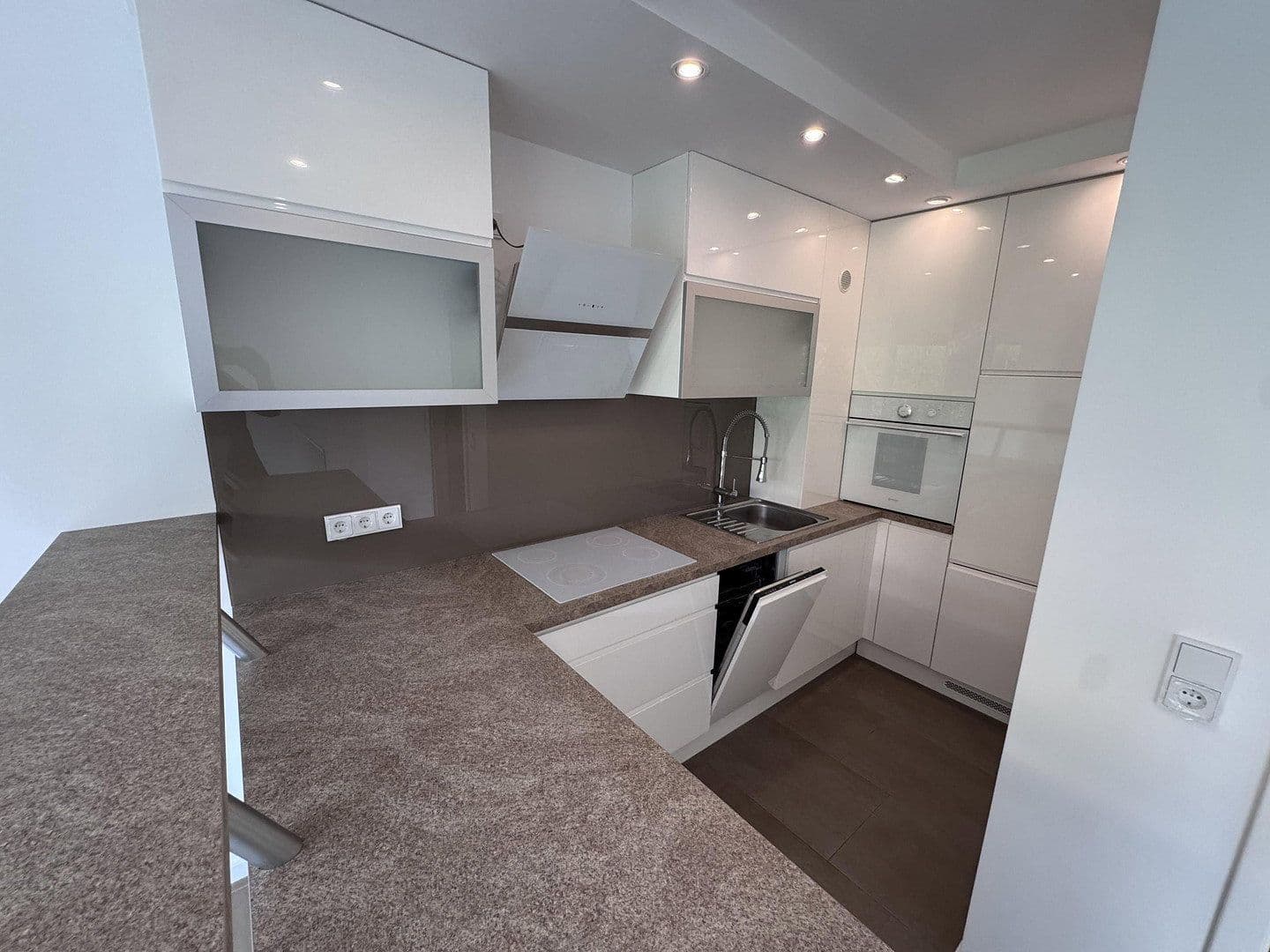 Prodej bytu 2+kk 64 m², Hamburg, Hamburg Prodej bytu 2+kk 64 m², Hamburg, Hamburg