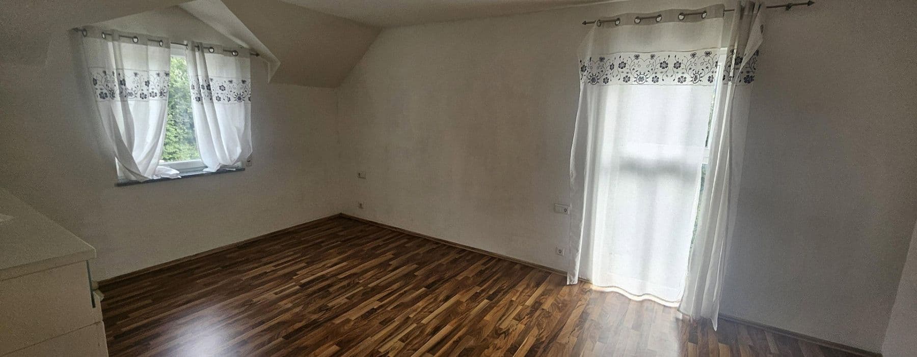 Prodej domu 209 m², pozemek 334 m², Lichtensteinstr., 64, Reutlingen, Bádensko-Württembersko Prodej domu 209 m², pozemek 334 m², Lichtensteinstr., 64, Reutlingen, Bádensko-Württembersko