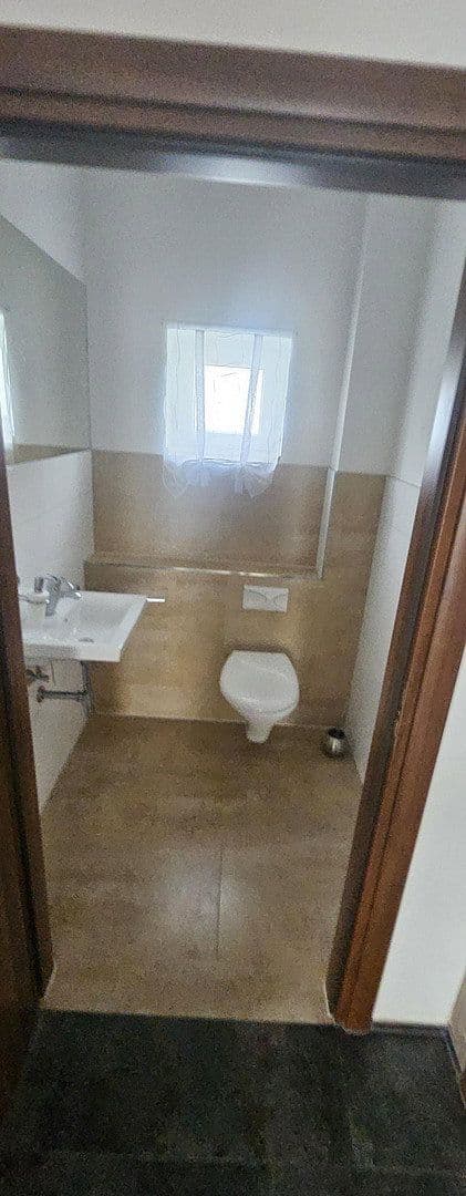Prodej domu 209 m², pozemek 334 m², Lichtensteinstr., 64, Reutlingen, Bádensko-Württembersko Prodej domu 209 m², pozemek 334 m², Lichtensteinstr., 64, Reutlingen, Bádensko-Württembersko