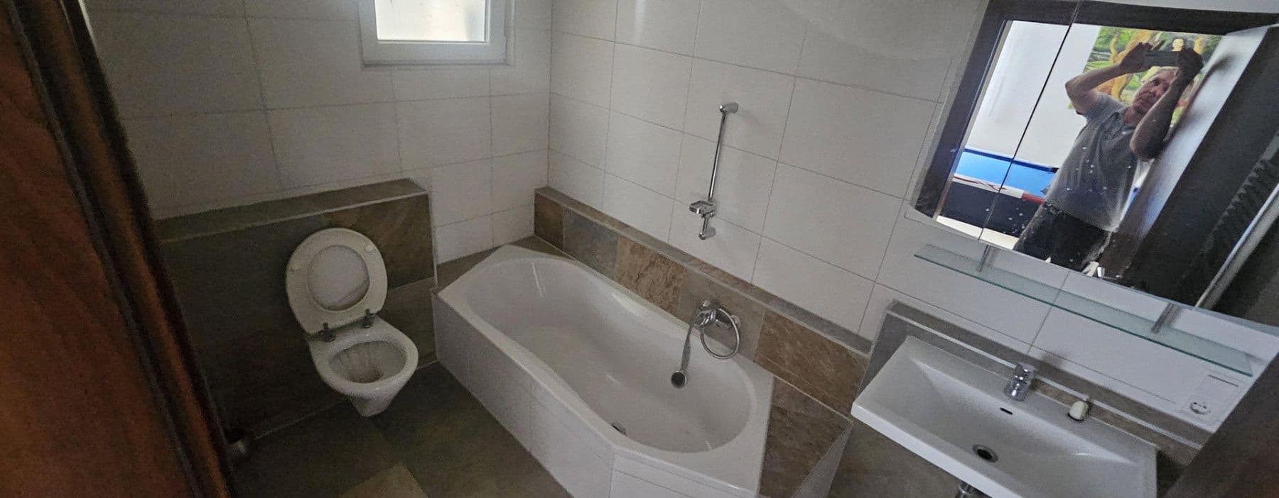 Prodej domu 209 m², pozemek 334 m², Lichtensteinstr., 64, Reutlingen, Bádensko-Württembersko Prodej domu 209 m², pozemek 334 m², Lichtensteinstr., 64, Reutlingen, Bádensko-Württembersko