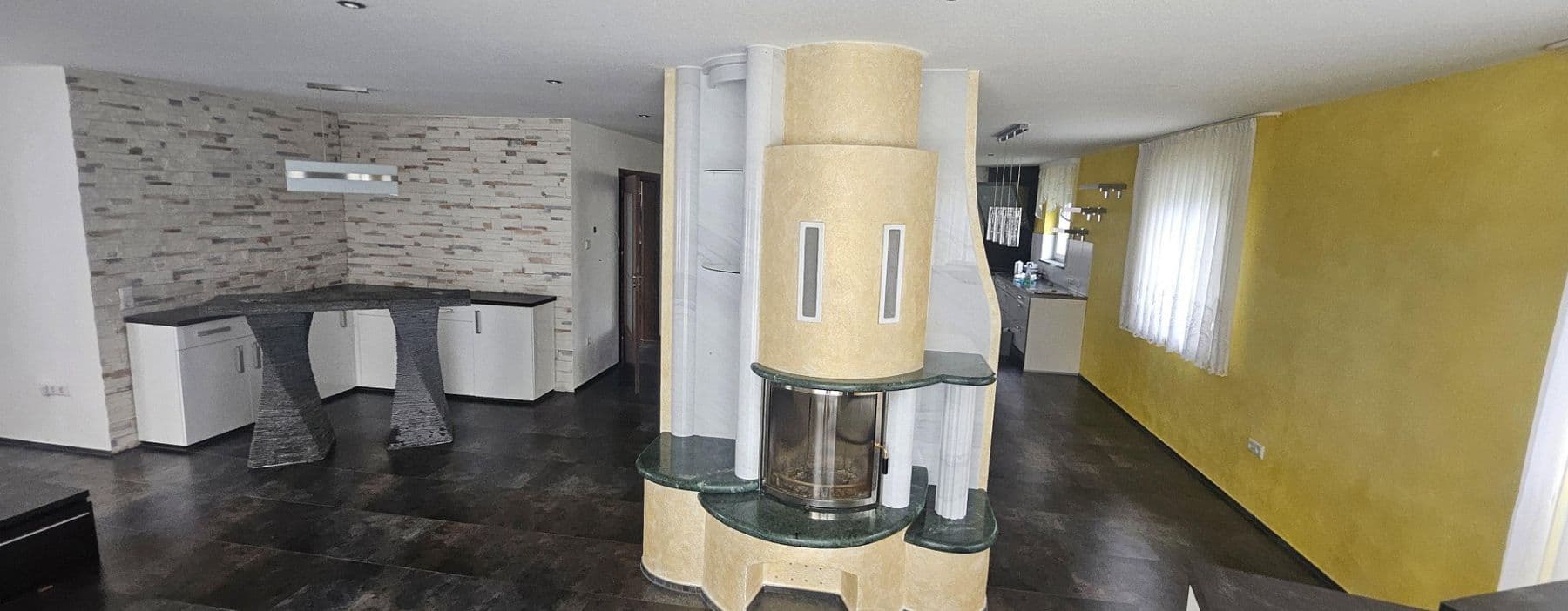 Prodej domu 209 m², pozemek 334 m², Lichtensteinstr., 64, Reutlingen, Bádensko-Württembersko Prodej domu 209 m², pozemek 334 m², Lichtensteinstr., 64, Reutlingen, Bádensko-Württembersko