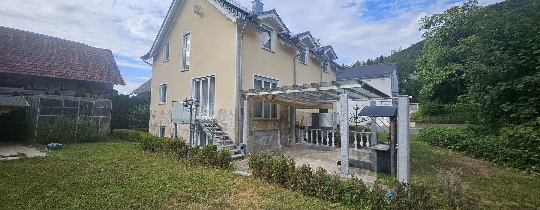 Prodej domu 209 m², pozemek 334 m², Lichtensteinstr., 64, Reutlingen, Bádensko-Württembersko Prodej domu 209 m², pozemek 334 m², Lichtensteinstr., 64, Reutlingen, Bádensko-Württembersko