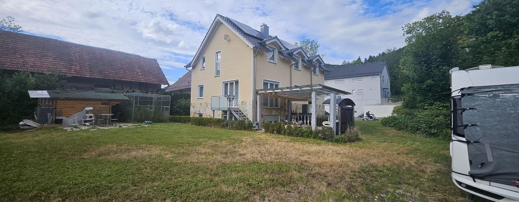 Prodej domu 209 m², pozemek 334 m², Lichtensteinstr., 64, Reutlingen, Bádensko-Württembersko Prodej domu 209 m², pozemek 334 m², Lichtensteinstr., 64, Reutlingen, Bádensko-Württembersko