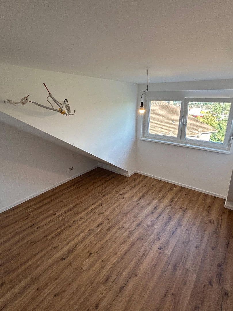 Pronájem bytu 3+1 75 m², Stromerstr. 1/1A, Nürnberg, Bavorsko Pronájem bytu 3+1 75 m², Stromerstr. 1/1A, Nürnberg, Bavorsko