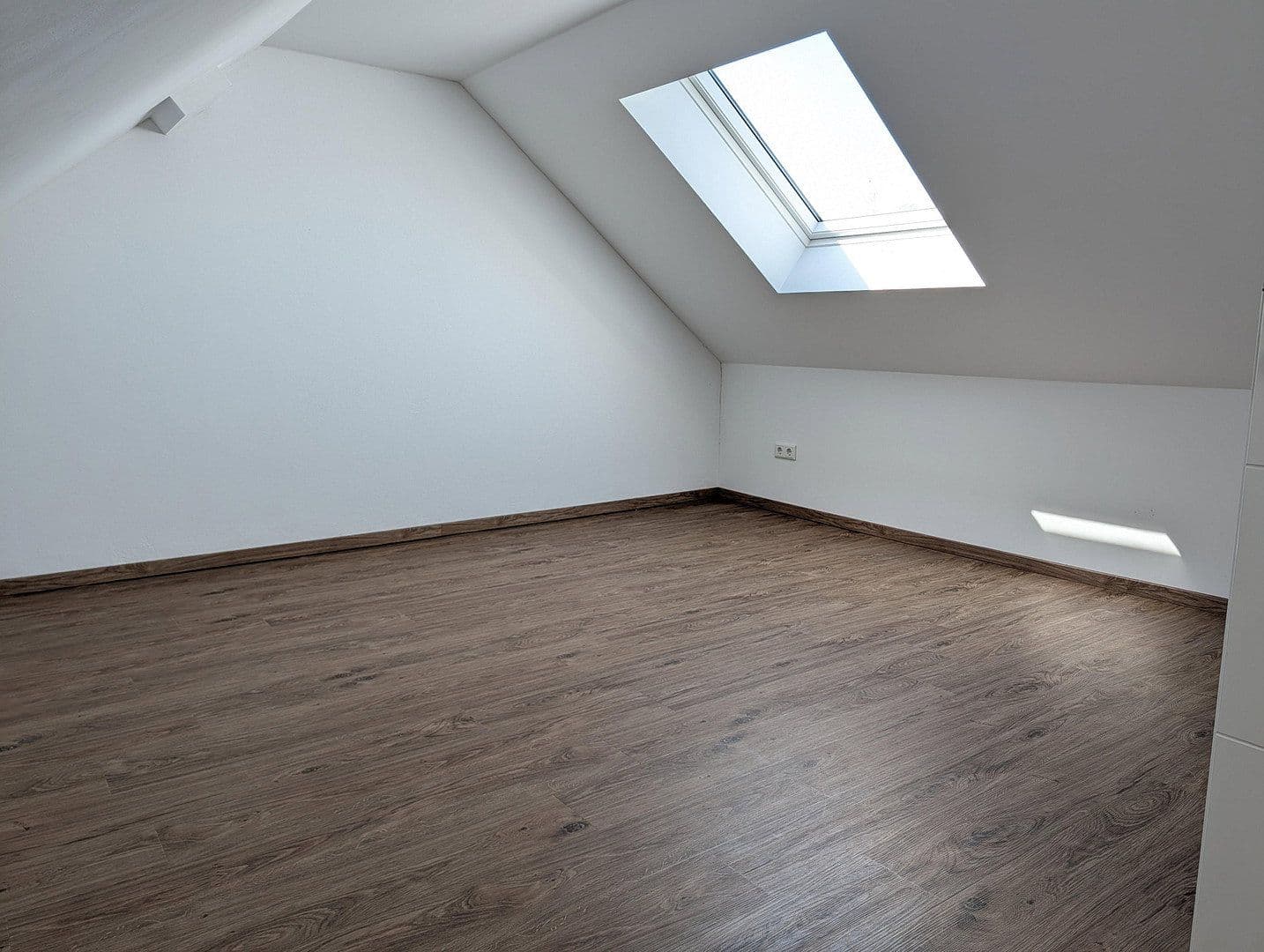 Pronájem bytu 3+1 102 m², Harleshäuser Straße 133, Kassel, Hessen Pronájem bytu 3+1 102 m², Harleshäuser Straße 133, Kassel, Hessen