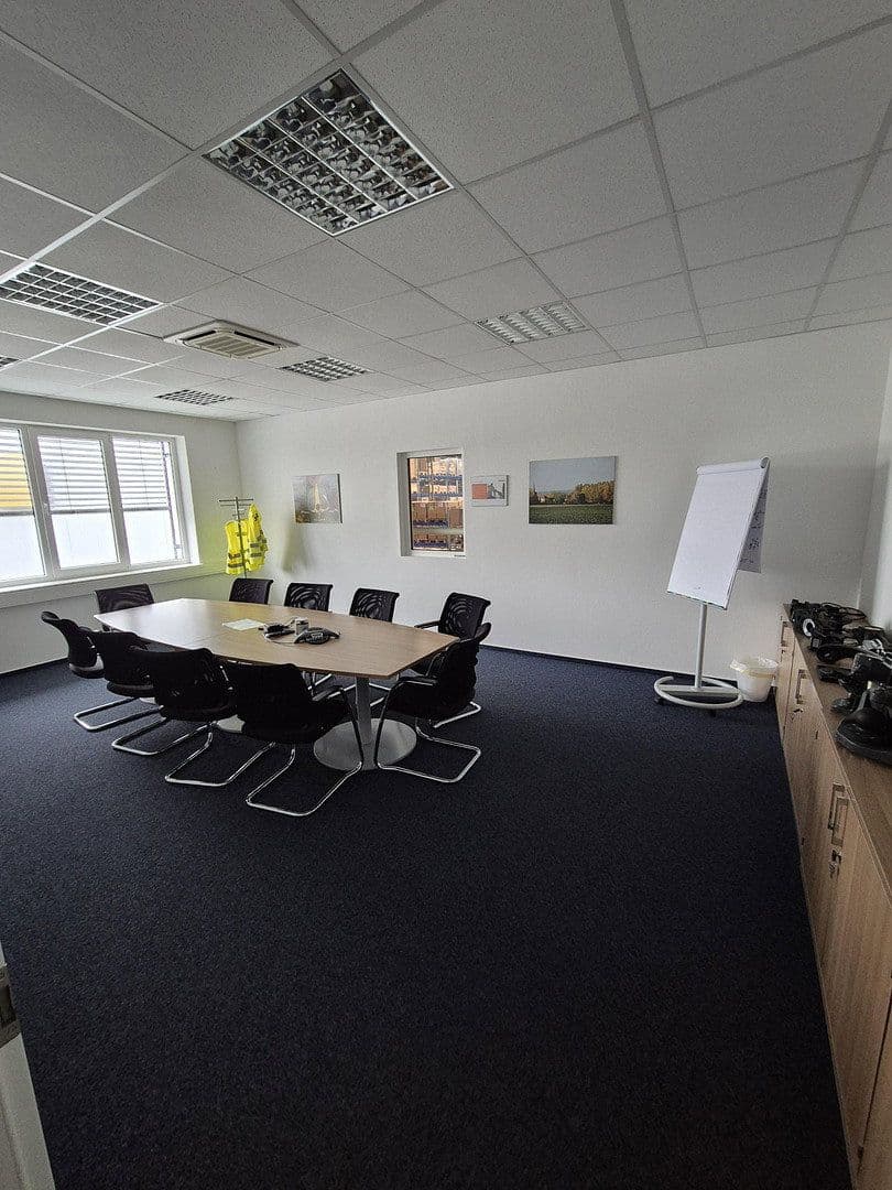 Pronájem nebytového prostoru 24.948 m², Lauchaer Höhe 29, Hörsel, Durynsko Pronájem nebytového prostoru 24.948 m², Lauchaer Höhe 29, Hörsel, Durynsko