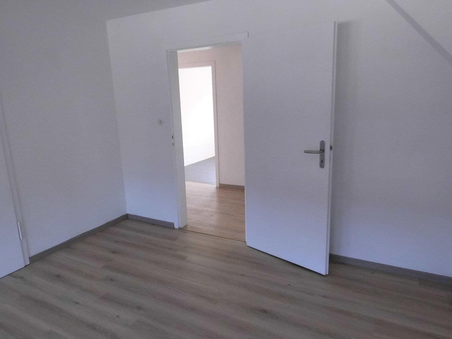 Pronájem bytu 3+1 67 m², Stuttgart, Bádensko-Württembersko Pronájem bytu 3+1 67 m², Stuttgart, Bádensko-Württembersko