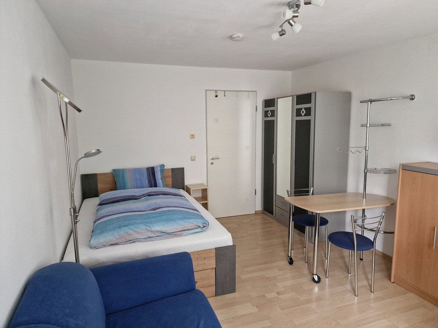 Pronájem bytu 1+1 25 m², Im Neuenheimer Feld 370, Heidelberg, Bádensko-Württembersko Pronájem bytu 1+1 25 m², Im Neuenheimer Feld 370, Heidelberg, Bádensko-Württembersko