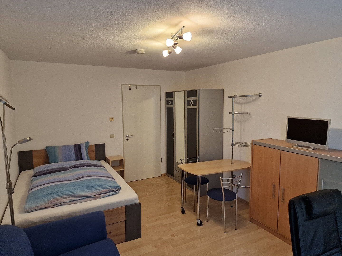 Pronájem bytu 1+1 25 m², Im Neuenheimer Feld 370, Heidelberg, Bádensko-Württembersko Pronájem bytu 1+1 25 m², Im Neuenheimer Feld 370, Heidelberg, Bádensko-Württembersko