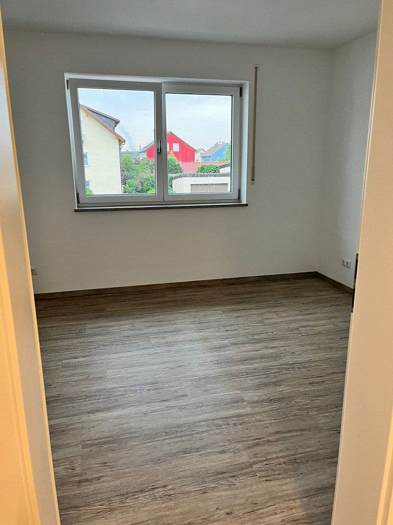 Pronájem domu 140 m², pozemek 140 m², Sütterlinstraße 2a, Schwandorf, Bavorsko Pronájem domu 140 m², pozemek 140 m², Sütterlinstraße 2a, Schwandorf, Bavorsko