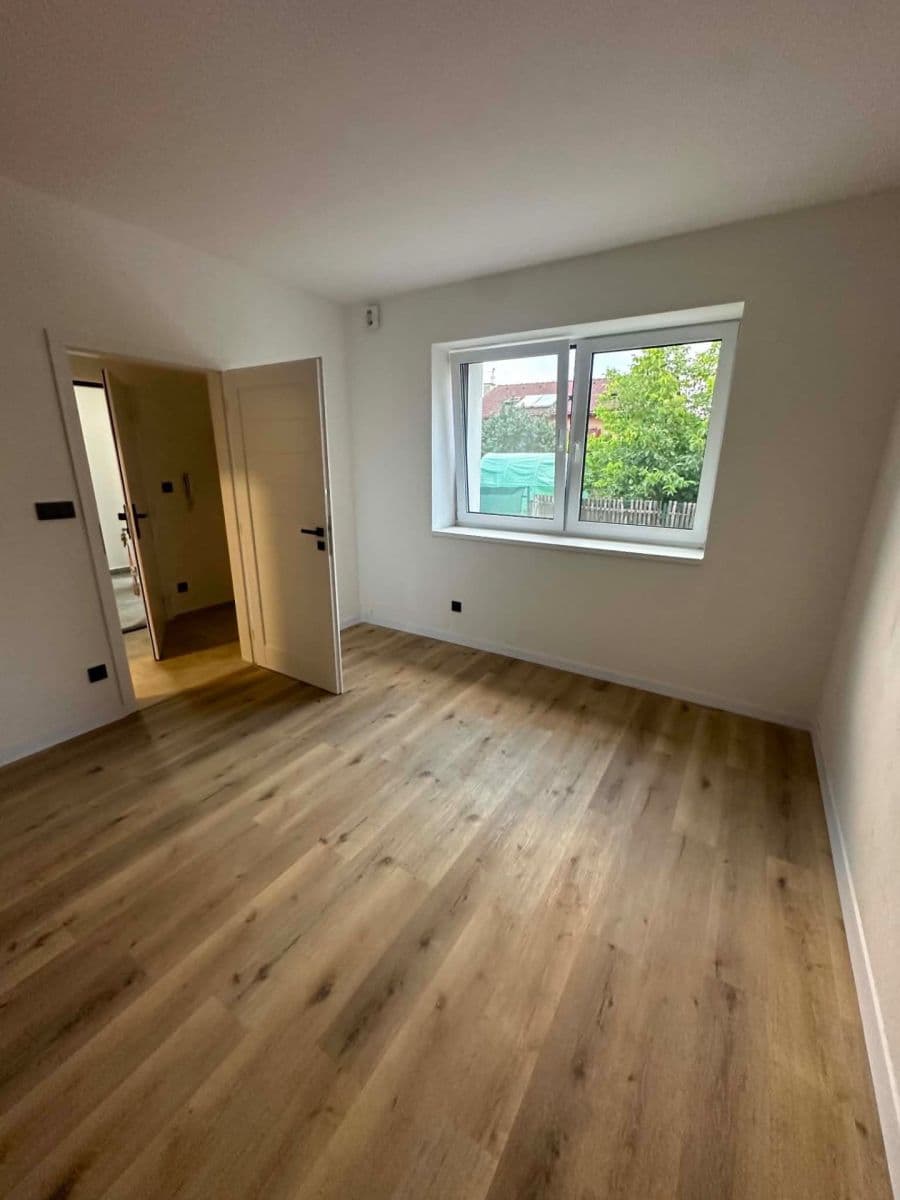 Pronájem bytu 2+kk 42 m², Tlučenská kolonie, Tlučná, Plzeňský kraj Pronájem bytu 2+kk 42 m², Tlučenská kolonie, Tlučná, Plzeňský kraj