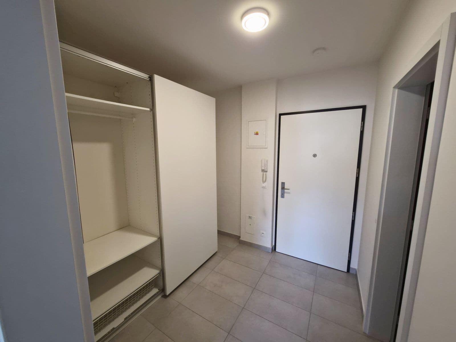 Pronájem bytu 1+kk 38 m², Strnadových, Praha, Praha Pronájem bytu 1+kk 38 m², Strnadových, Praha, Praha
