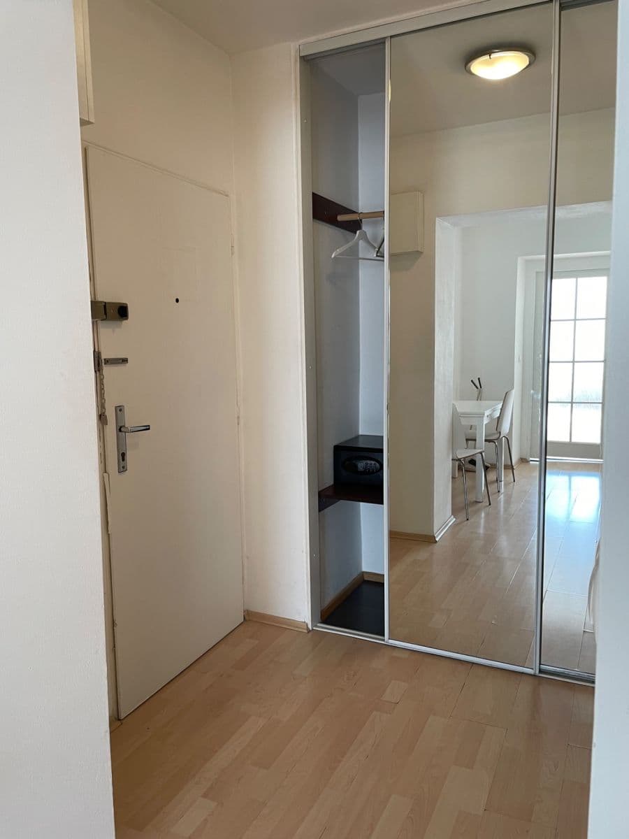 Pronájem bytu 1+1 37 m², Roháčova, Praha, Praha Pronájem bytu 1+1 37 m², Roháčova, Praha, Praha