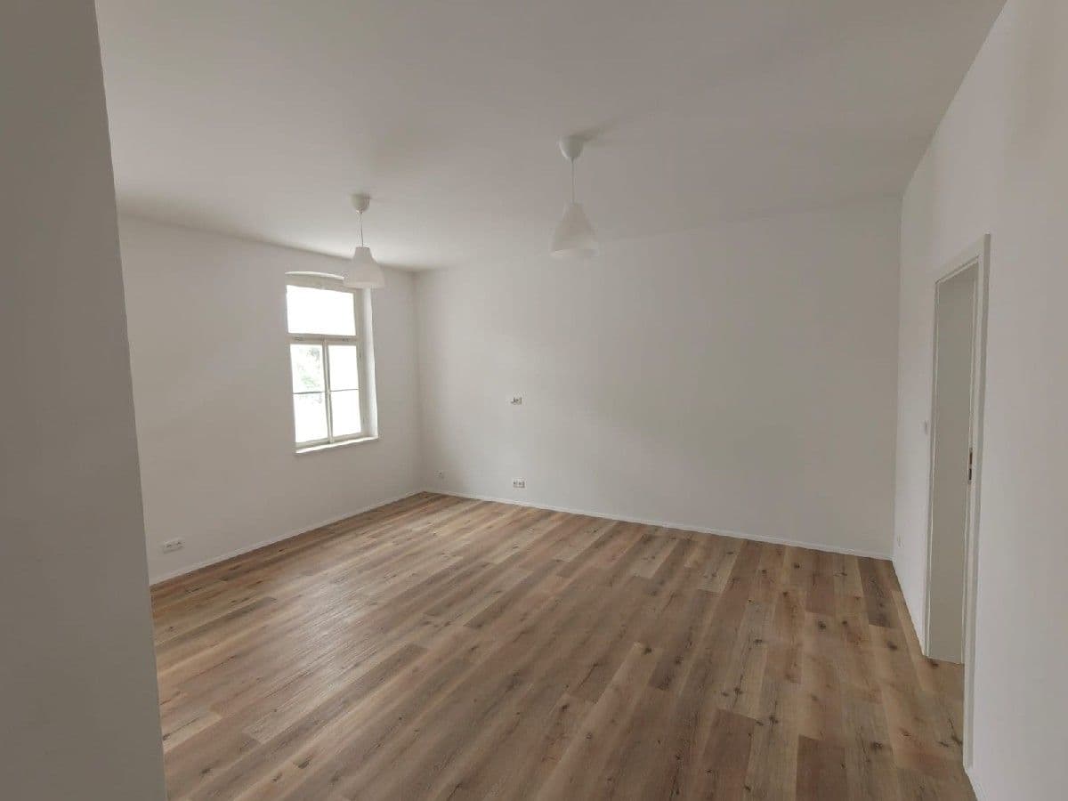 Pronájem bytu 3+kk 68 m², Pod Radnicí, Neveklov, Středočeský kraj Pronájem bytu 3+kk 68 m², Pod Radnicí, Neveklov, Středočeský kraj