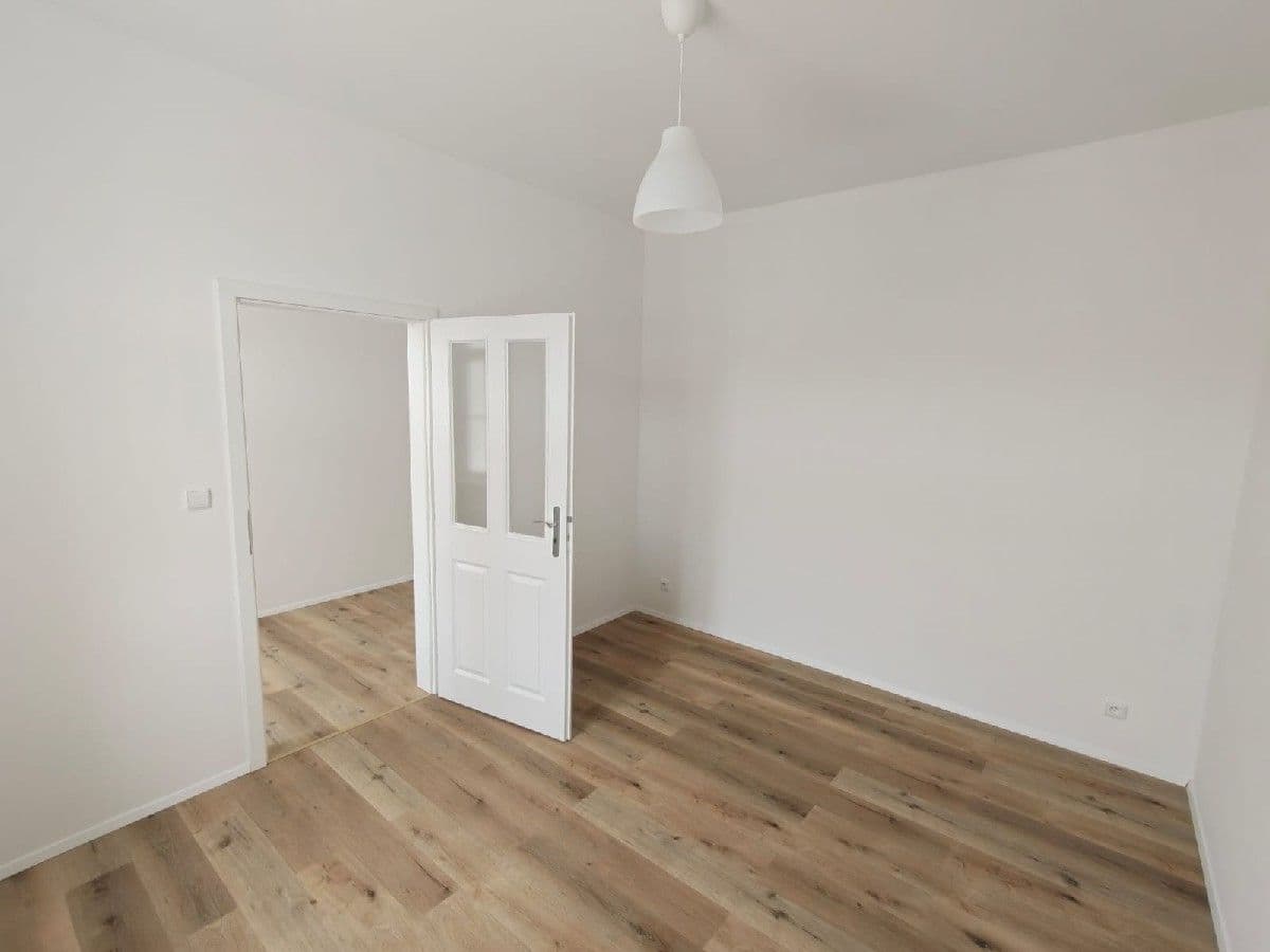 Pronájem bytu 3+kk 68 m², Pod Radnicí, Neveklov, Středočeský kraj Pronájem bytu 3+kk 68 m², Pod Radnicí, Neveklov, Středočeský kraj