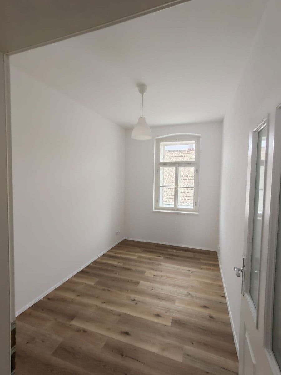 Pronájem bytu 3+kk 68 m², Pod Radnicí, Neveklov, Středočeský kraj Pronájem bytu 3+kk 68 m², Pod Radnicí, Neveklov, Středočeský kraj