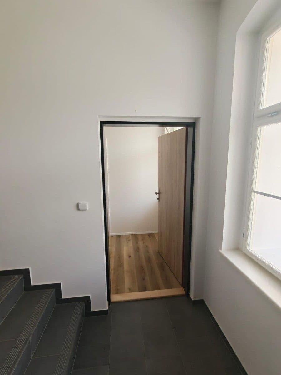 Pronájem bytu 3+kk 68 m², Pod Radnicí, Neveklov, Středočeský kraj Pronájem bytu 3+kk 68 m², Pod Radnicí, Neveklov, Středočeský kraj