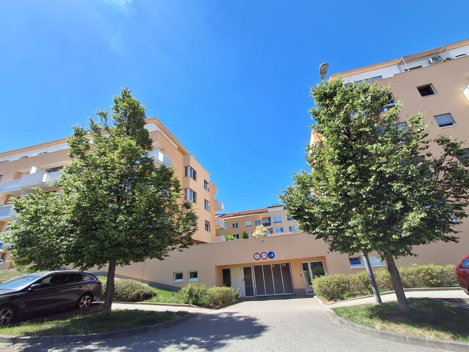 Pronájem garáže 24 m², Brno, Jihomoravský kraj Pronájem garáže 24 m², Brno, Jihomoravský kraj