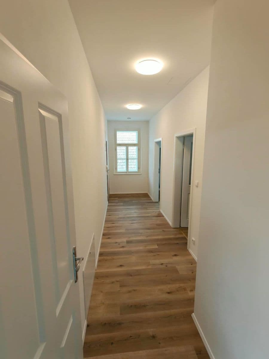 Pronájem bytu 2+kk 58 m², Pod Radnicí, Neveklov, Středočeský kraj Pronájem bytu 2+kk 58 m², Pod Radnicí, Neveklov, Středočeský kraj