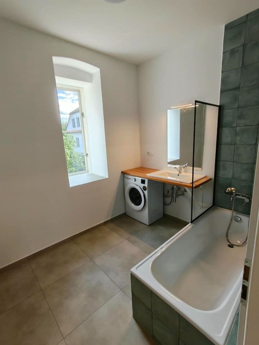 Pronájem bytu 2+kk 58 m², Pod Radnicí, Neveklov, Středočeský kraj Pronájem bytu 2+kk 58 m², Pod Radnicí, Neveklov, Středočeský kraj