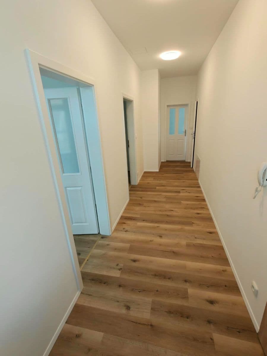 Pronájem bytu 2+kk 58 m², Pod Radnicí, Neveklov, Středočeský kraj Pronájem bytu 2+kk 58 m², Pod Radnicí, Neveklov, Středočeský kraj
