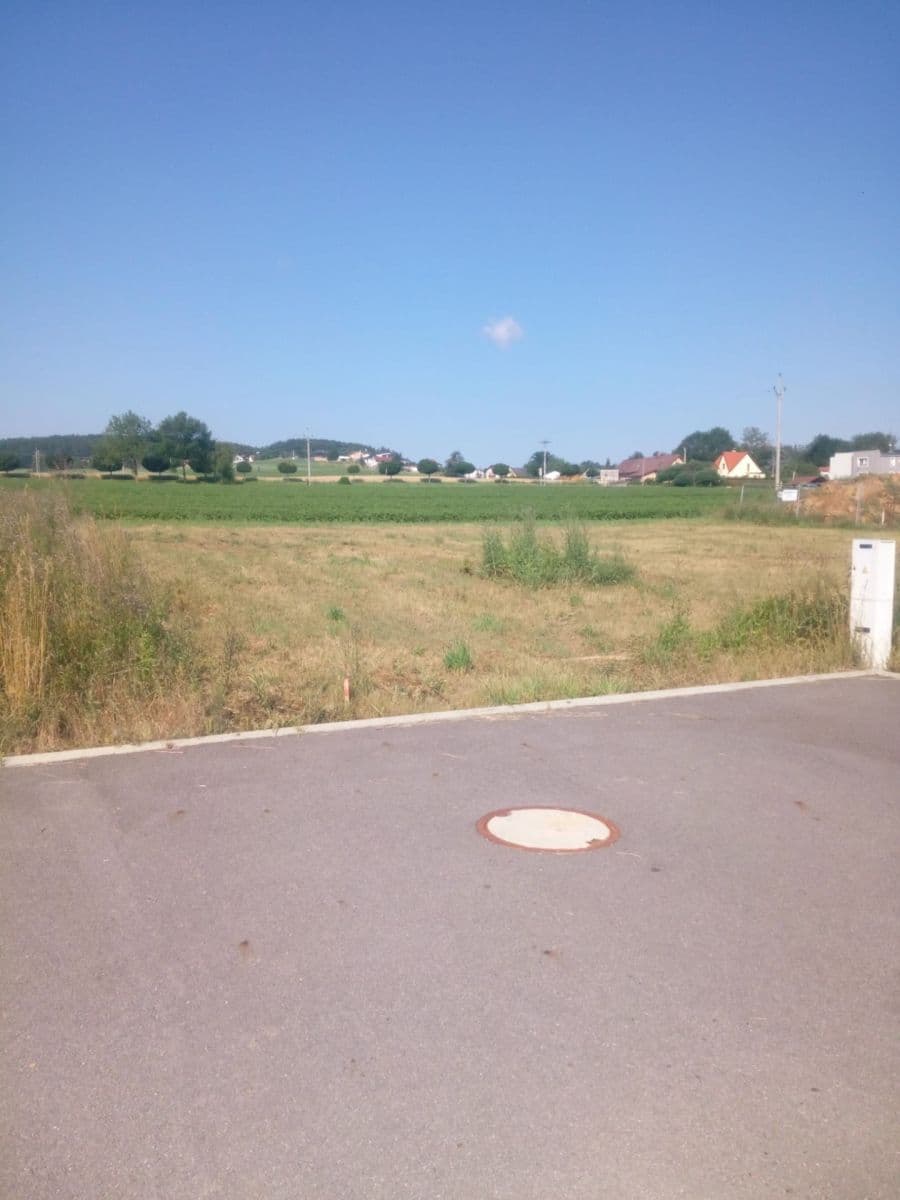 Pronájem pozemku 735 m², Lešany, Středočeský kraj Pronájem pozemku 735 m², Lešany, Středočeský kraj