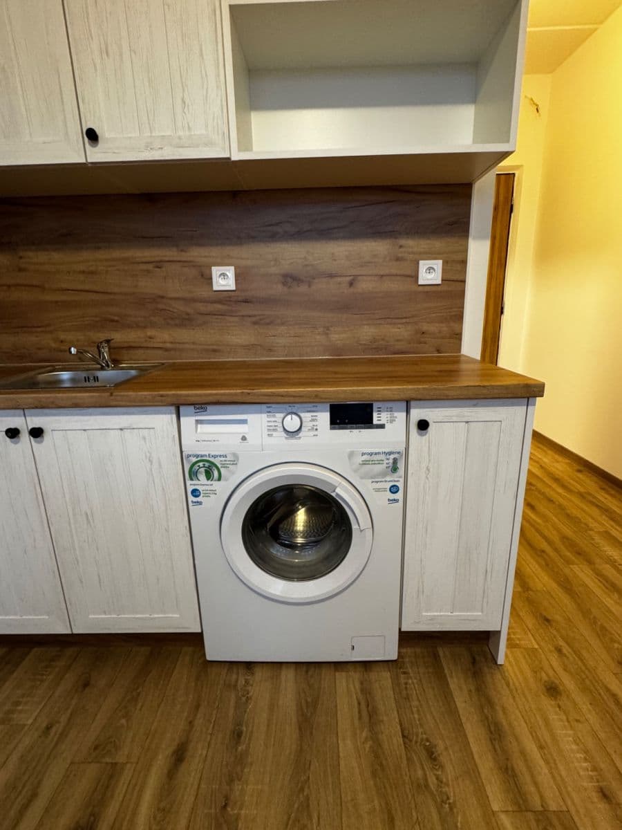 Pronájem bytu 1+1 41 m², Sokolovská, Plzeň, Plzeňský kraj Pronájem bytu 1+1 41 m², Sokolovská, Plzeň, Plzeňský kraj