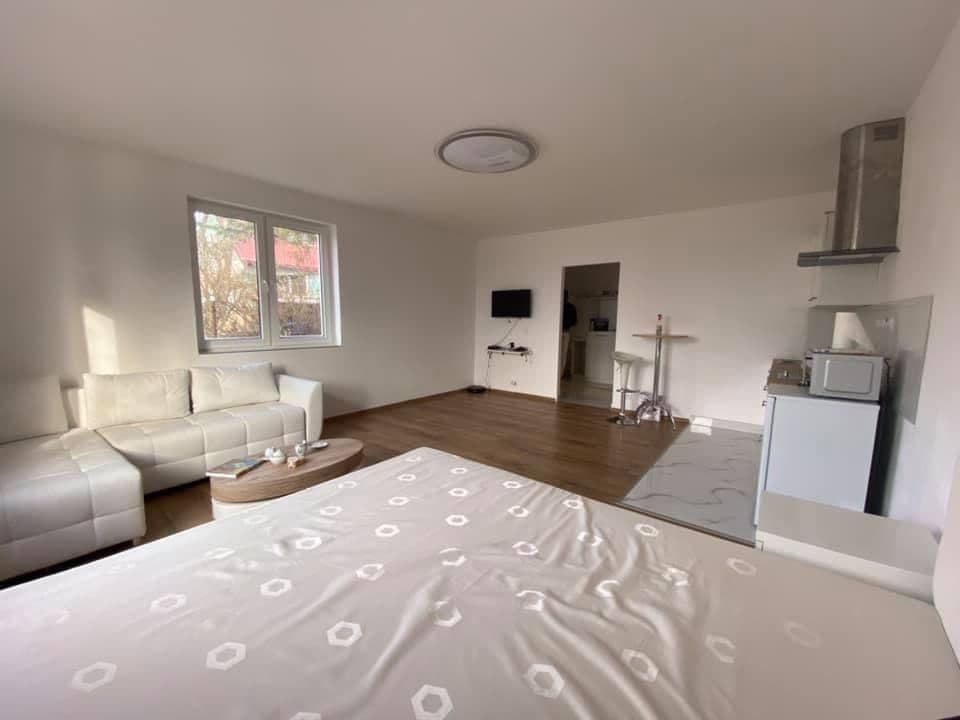 Pronájem bytu 1+kk 45 m², Nad Hřištěm, Kněževes, Středočeský kraj Pronájem bytu 1+kk 45 m², Nad Hřištěm, Kněževes, Středočeský kraj