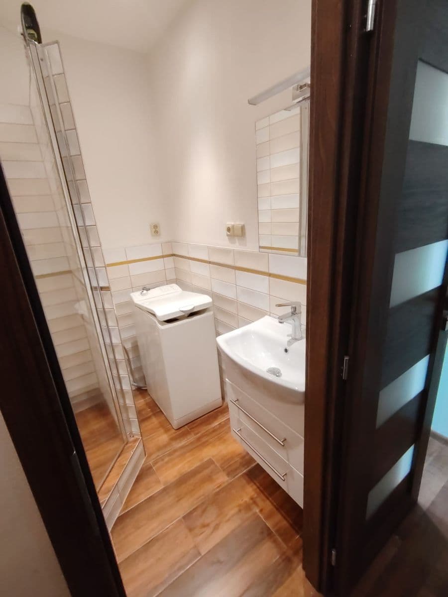 Pronájem bytu 1+1 35 m², Na Lužci, Lázně Bohdaneč, Pardubický kraj Pronájem bytu 1+1 35 m², Na Lužci, Lázně Bohdaneč, Pardubický kraj