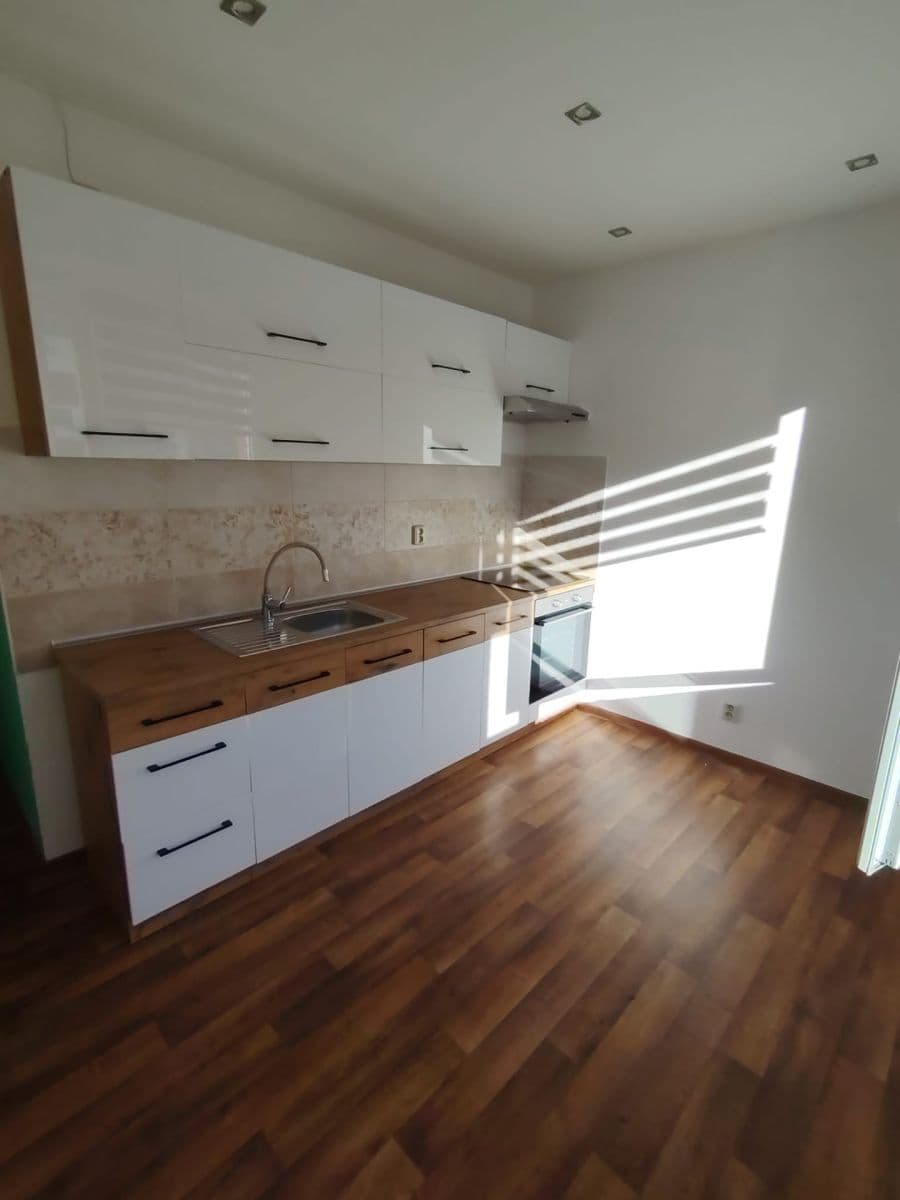 Pronájem bytu 1+1 35 m², Na Lužci, Lázně Bohdaneč, Pardubický kraj Pronájem bytu 1+1 35 m², Na Lužci, Lázně Bohdaneč, Pardubický kraj