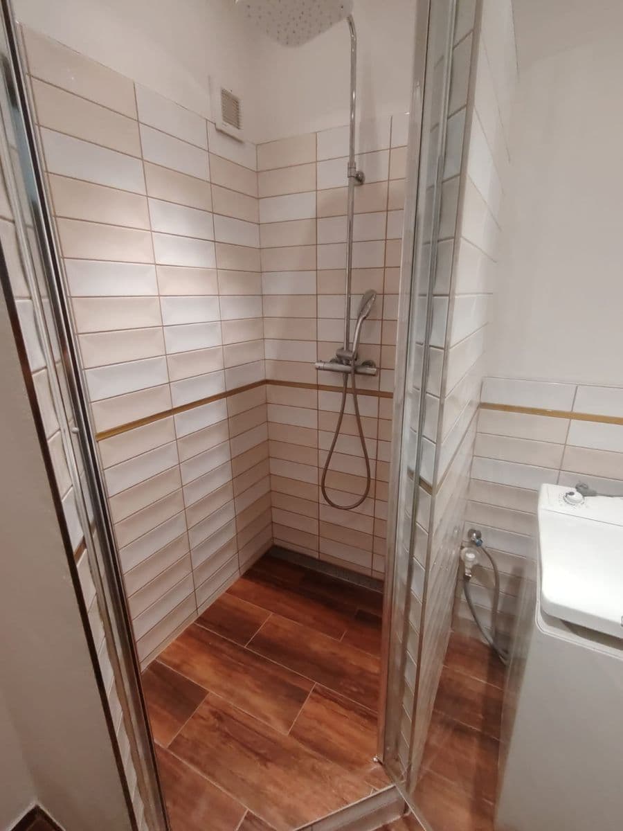 Pronájem bytu 1+1 35 m², Na Lužci, Lázně Bohdaneč, Pardubický kraj Pronájem bytu 1+1 35 m², Na Lužci, Lázně Bohdaneč, Pardubický kraj
