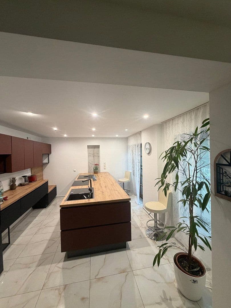Prodej bytu 6+1 204 m², Unitasstr., 36, Euskirchen, Severní Porýní-Vestfálsko Prodej bytu 6+1 204 m², Unitasstr., 36, Euskirchen, Severní Porýní-Vestfálsko