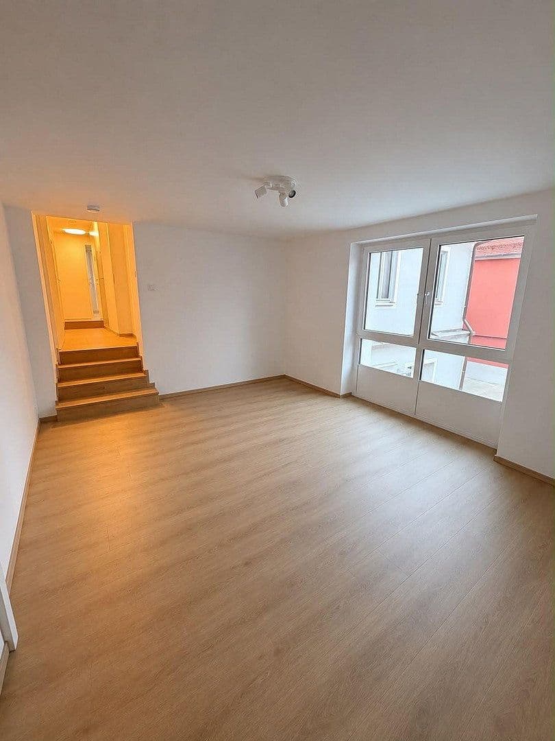 Pronájem bytu 4+1 153 m², Weinstraße 2, Volkach, Bavorsko Pronájem bytu 4+1 153 m², Weinstraße 2, Volkach, Bavorsko