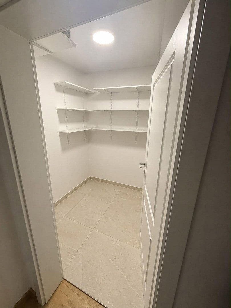 Pronájem bytu 4+1 153 m², Weinstraße 2, Volkach, Bavorsko Pronájem bytu 4+1 153 m², Weinstraße 2, Volkach, Bavorsko