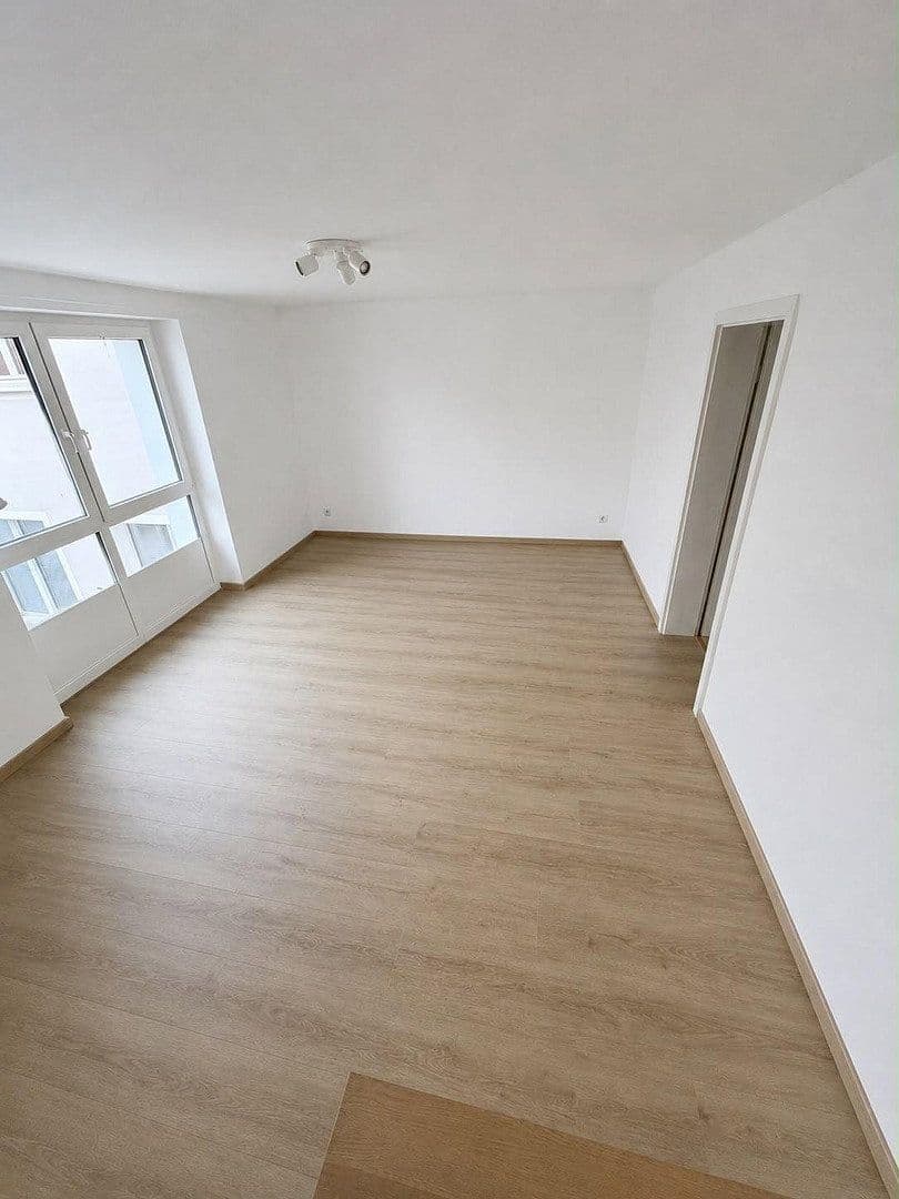 Pronájem bytu 4+1 153 m², Weinstraße 2, Volkach, Bavorsko Pronájem bytu 4+1 153 m², Weinstraße 2, Volkach, Bavorsko
