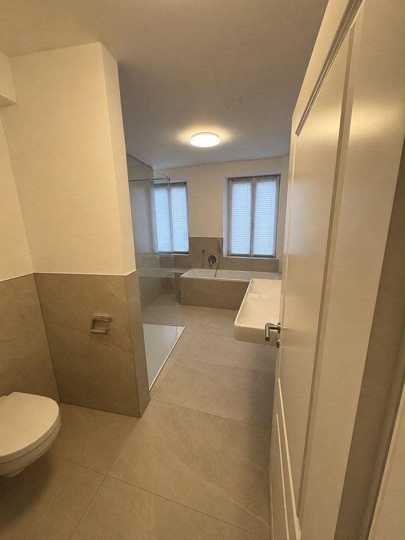 Pronájem bytu 4+1 153 m², Weinstraße 2, Volkach, Bavorsko Pronájem bytu 4+1 153 m², Weinstraße 2, Volkach, Bavorsko