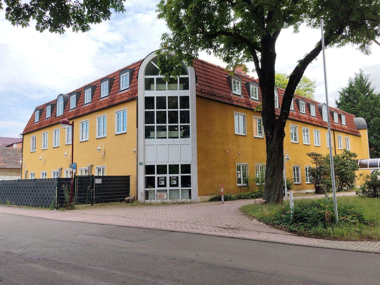 Prodej domu 1.843 m², pozemek 1.250 m², Krakauer Straße 49, Markranstädt, Sasko Prodej domu 1.843 m², pozemek 1.250 m², Krakauer Straße 49, Markranstädt, Sasko