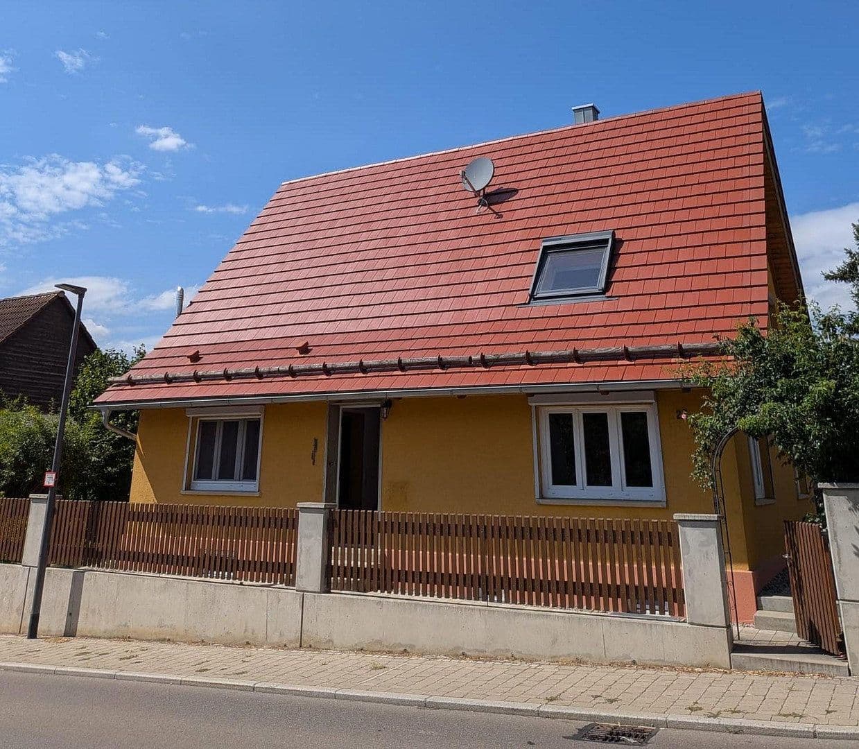 Prodej domu 122 m², pozemek 543 m², Stotzinger Str. 23, Asselfingen, Bádensko-Württembersko Prodej domu 122 m², pozemek 543 m², Stotzinger Str. 23, Asselfingen, Bádensko-Württembersko