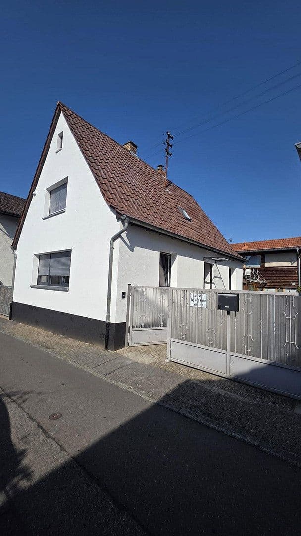 Prodej domu 107 m², pozemek 179 m², Sandhausen, Bádensko-Württembersko Prodej domu 107 m², pozemek 179 m², Sandhausen, Bádensko-Württembersko