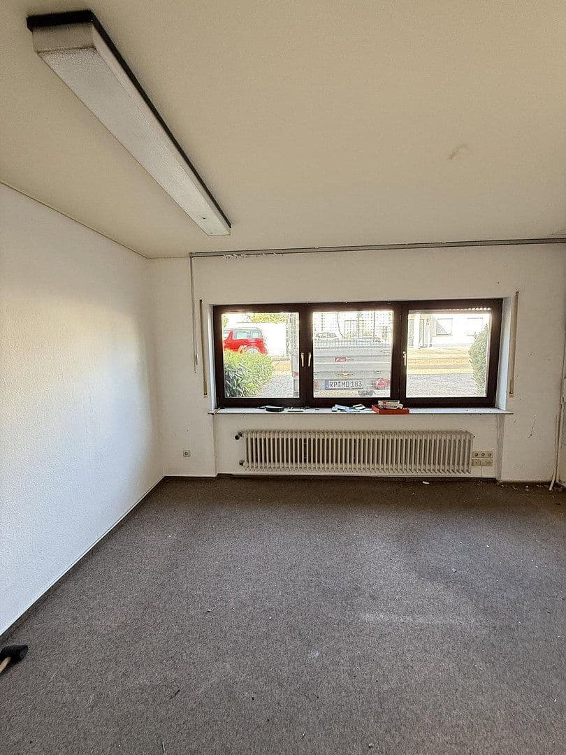 Pronájem kanceláře 208 m², Mutterstadt, Porýní-Falc Pronájem kanceláře 208 m², Mutterstadt, Porýní-Falc