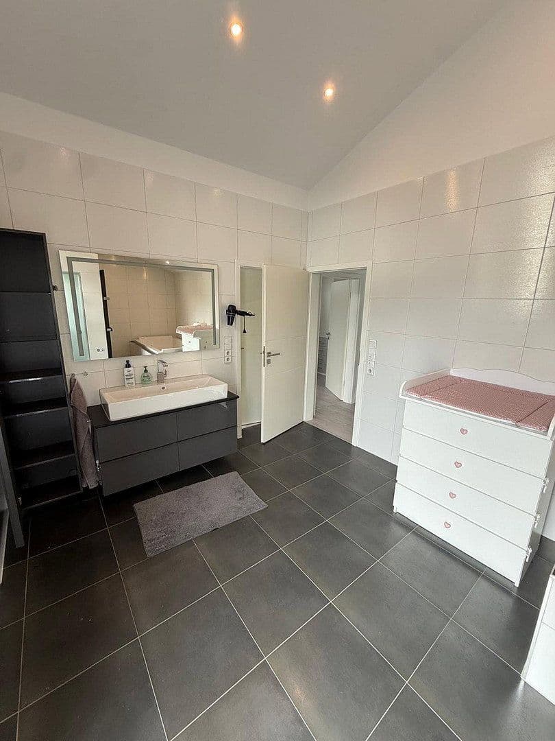 Prodej domu 175 m², pozemek 423 m², Am Yachthafen 16, Haren (Ems), Dolní Sasko Prodej domu 175 m², pozemek 423 m², Am Yachthafen 16, Haren (Ems), Dolní Sasko