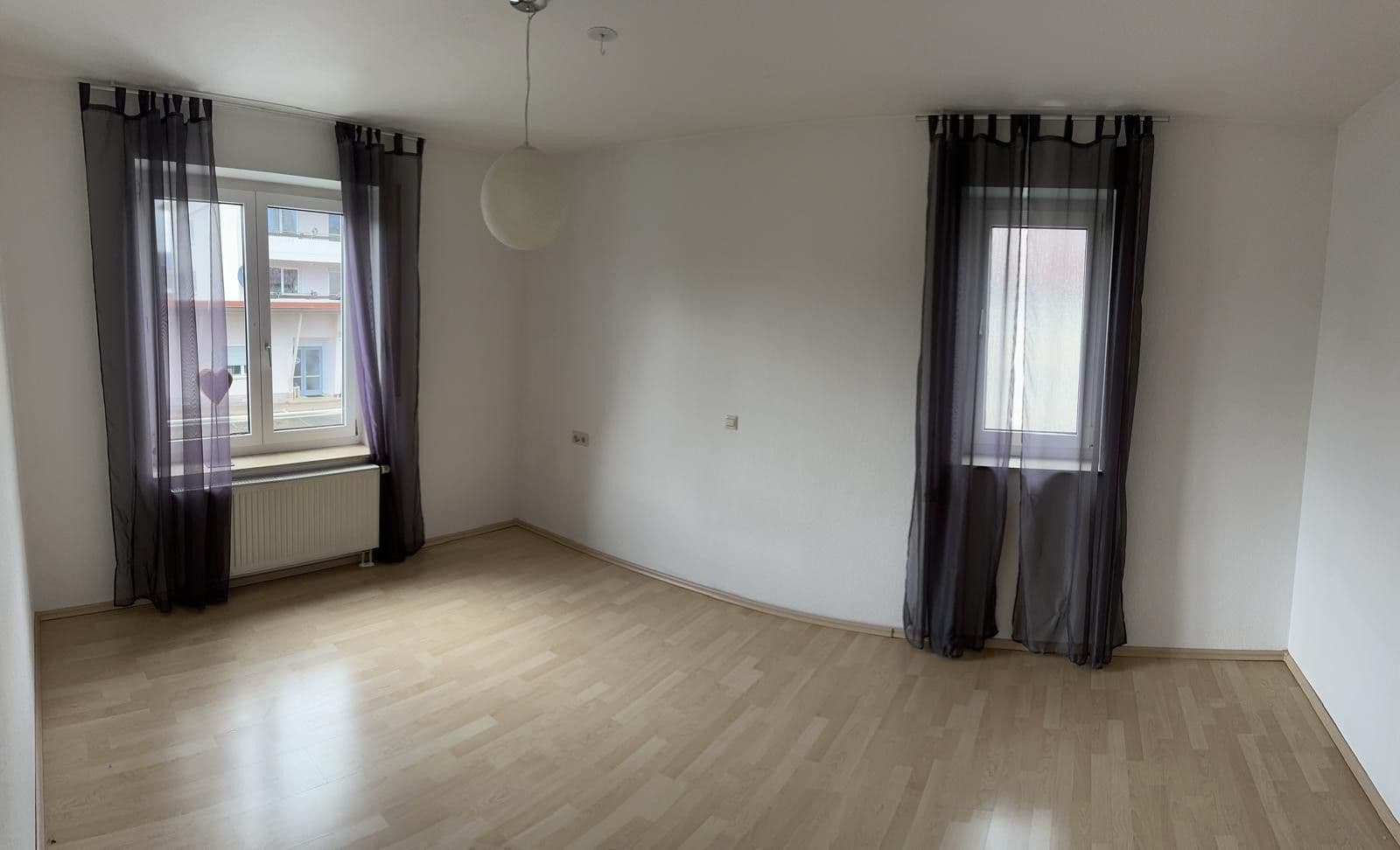 Pronájem bytu 4+1 101 m², Heiderfeldstr. 13, Steinheim am Albuch, Bádensko-Württembersko Pronájem bytu 4+1 101 m², Heiderfeldstr. 13, Steinheim am Albuch, Bádensko-Württembersko